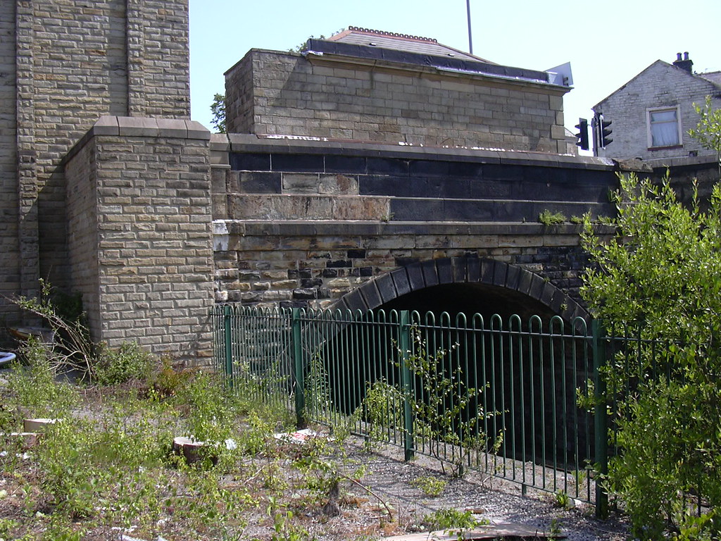 Tunnel under "The Junction Hotel" (Pub) 112 Colne Road, Br… Flickr