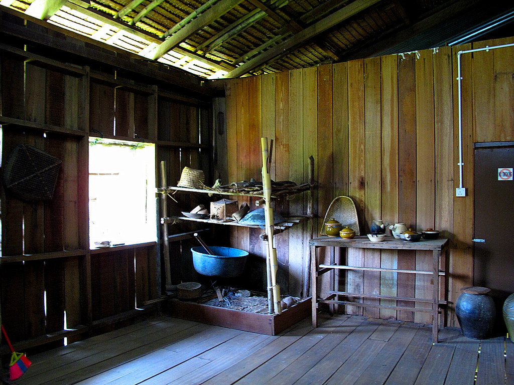 IMG_1469 Rudimentary kitchen in this replica Melanau Tall … Flickr