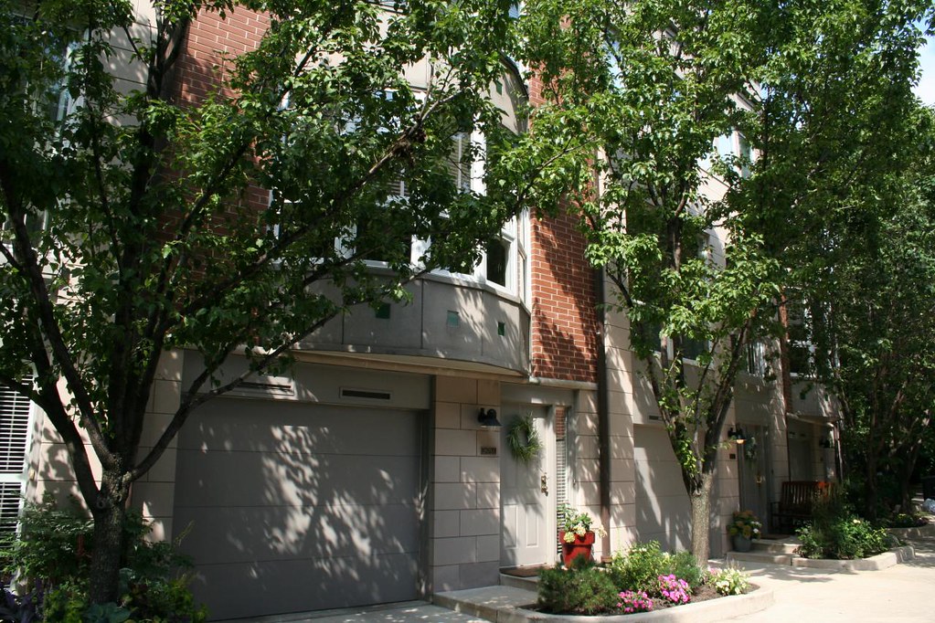 Tamerlane (4) Photos of the Tamerlane Townhomes in Chicago… Flickr