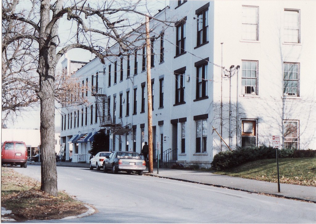 ON PINE GROVE AV KINGSTON NY IN NOV 1991 This building see… Flickr