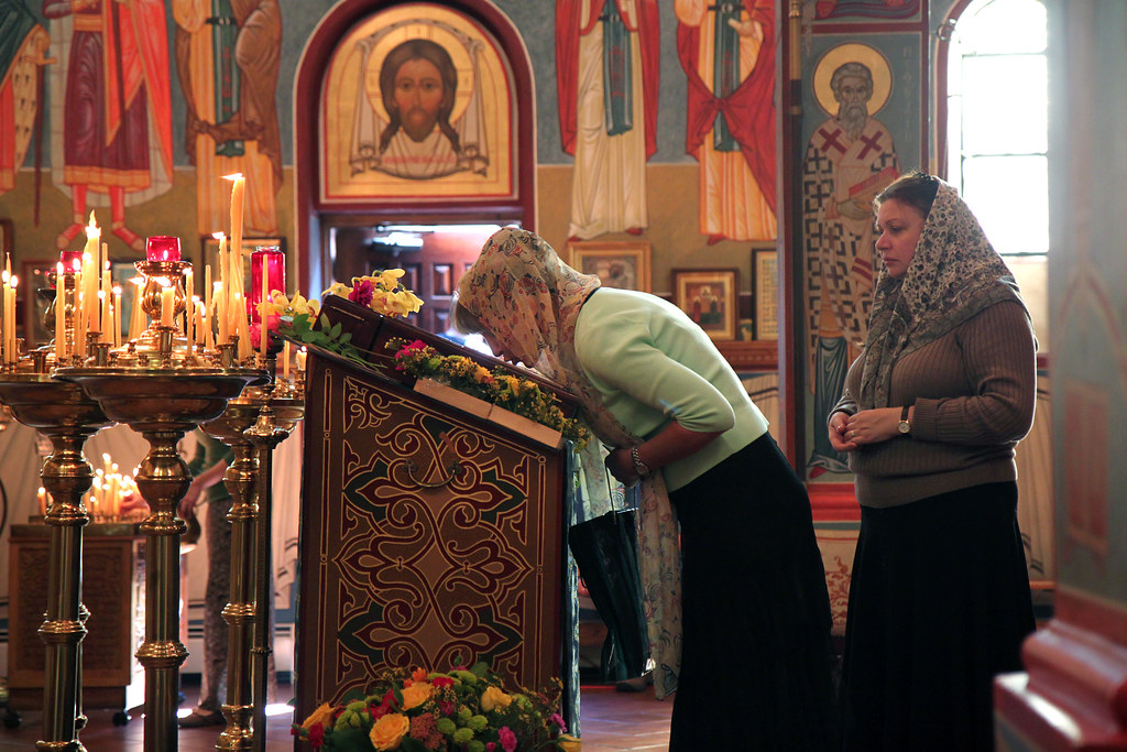 Russian Orthodox Cathedral Worshippers The faithful lined … Flickr