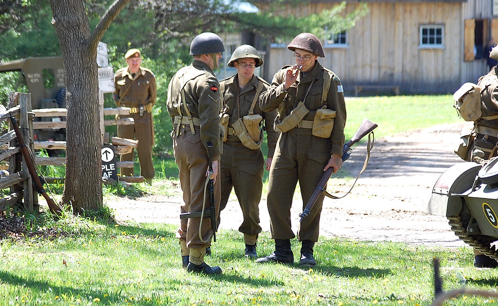 Canadian WW2 soldiers. Canadian army reenactors at Westfi… Flickr