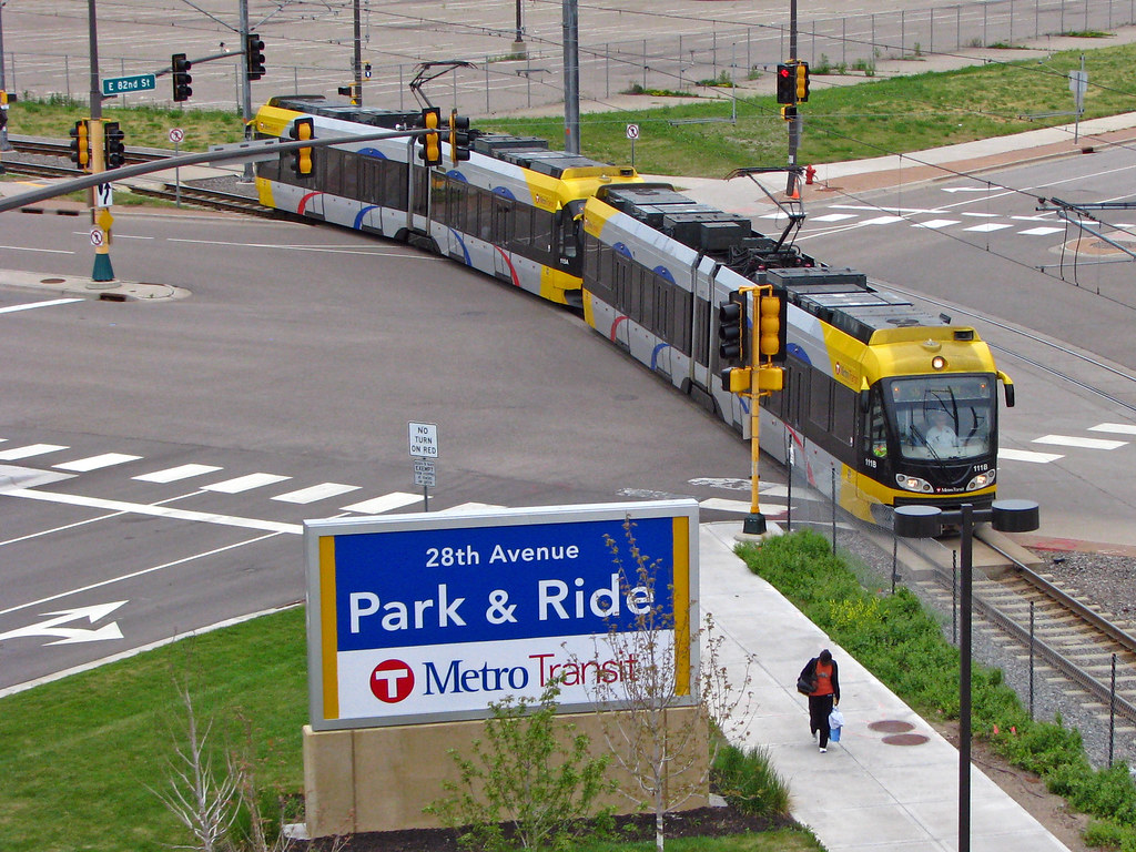 Light Rail Park & Ride A Hiawatha Line train arrives at 28… Flickr