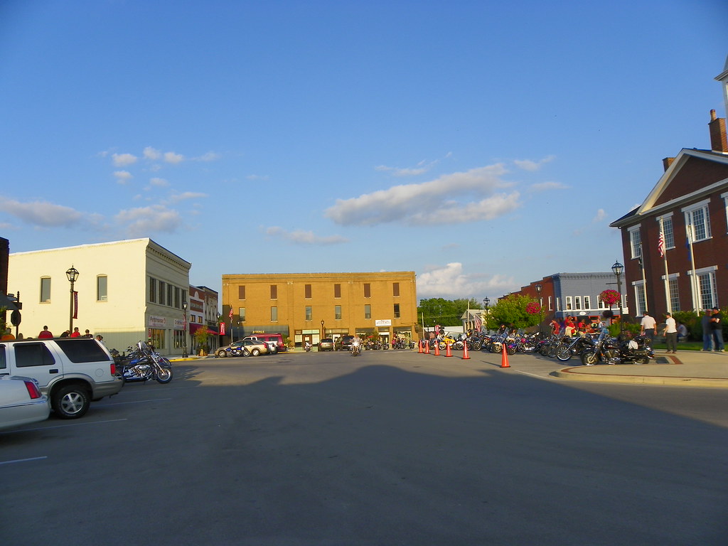 Beautiful Downtown Elkton, Kentucky Elkton is the county s… Flickr