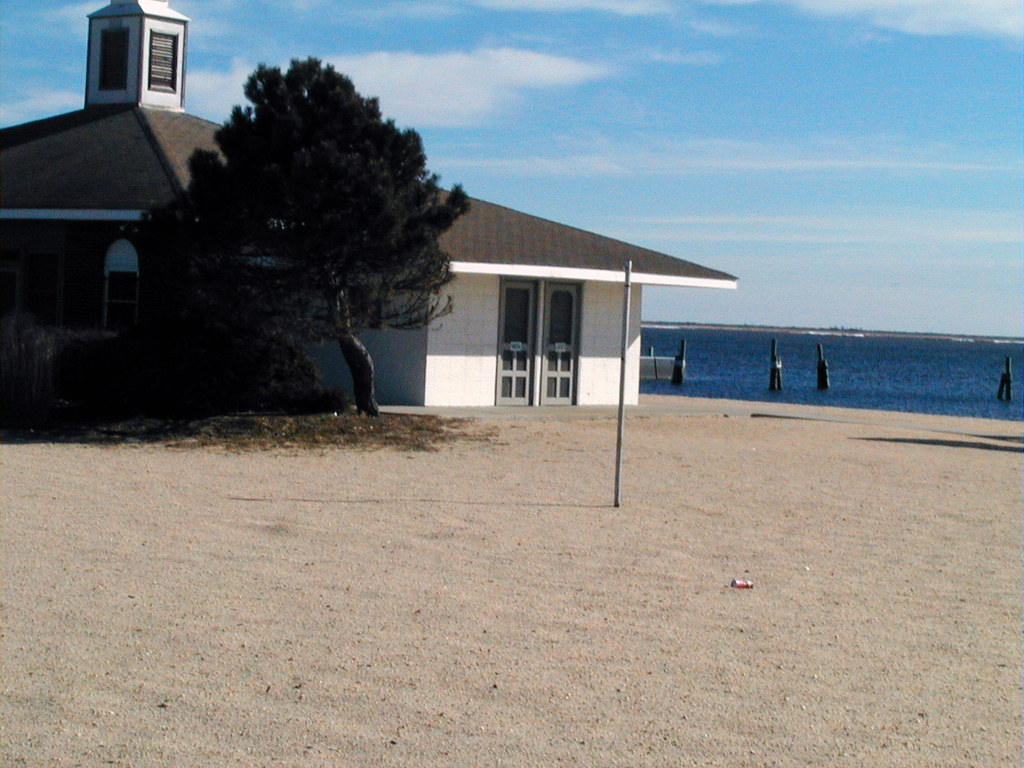 Amityville Beach as of 2004 Amityville Beach as of 2004 is… Flickr