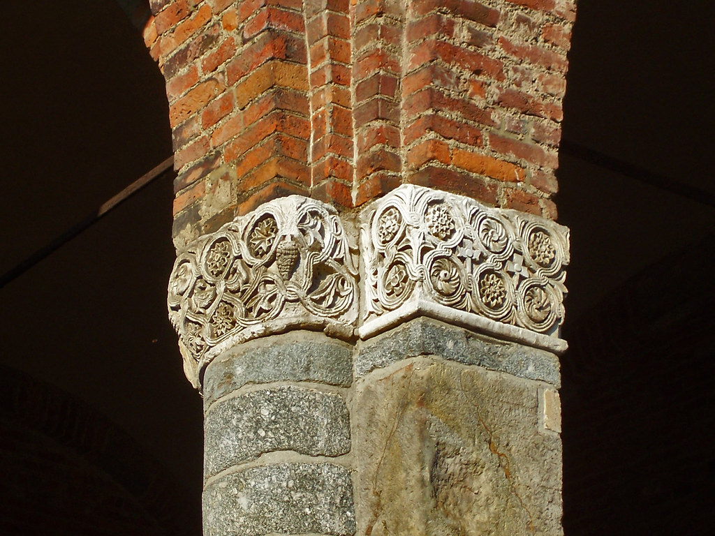 Capitello a Sant'Ambrogio Qbert88 Flickr