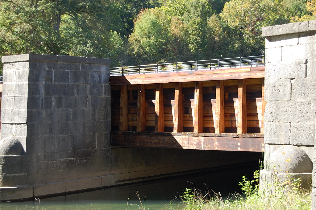 Nine Mile Creek Aqueduct A closer look at a section of the… Flickr