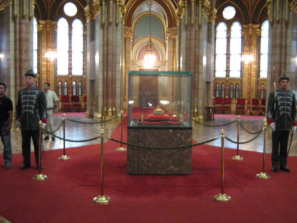 Hungarian Crown Jewels Guards and the Hungarian crown jewe… Flickr