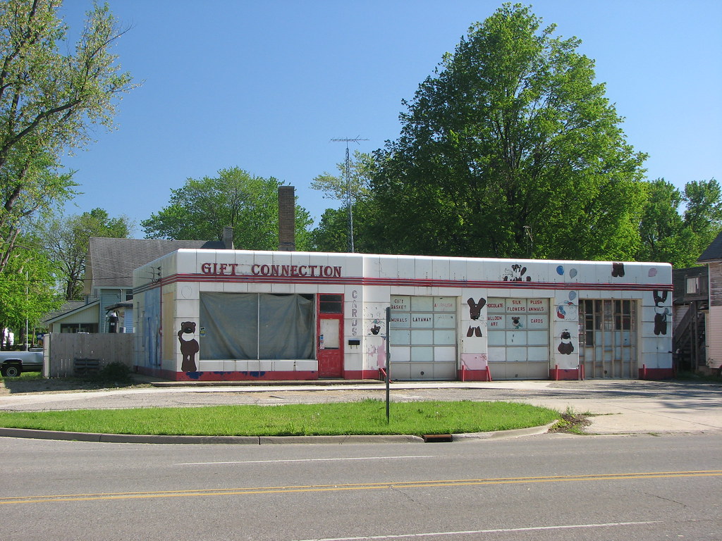 Bronson, Michigan Gift Connection This is a nice reuse o… Flickr