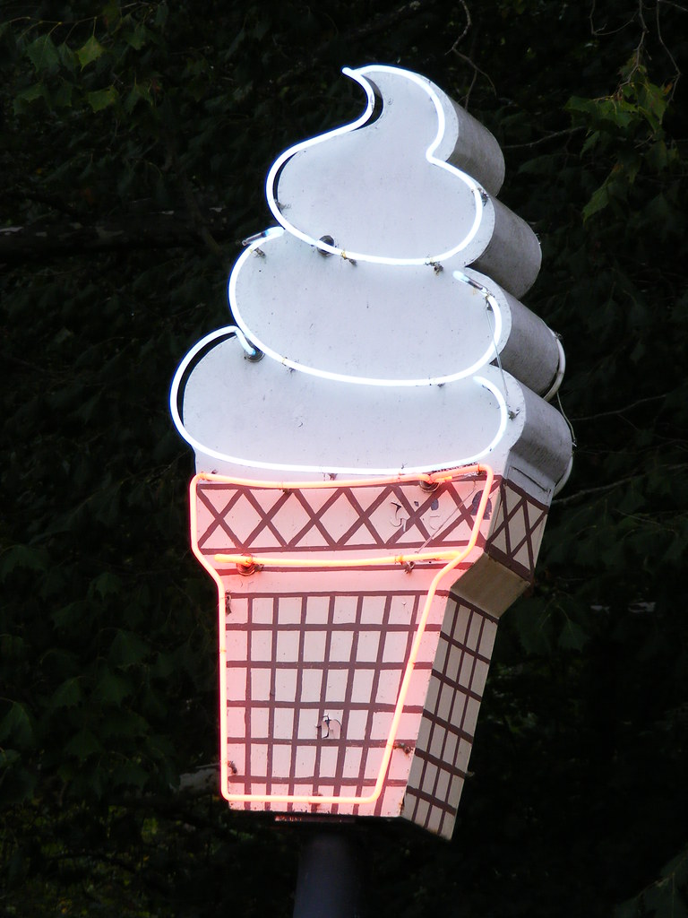 91309 Dolly's ice cream A big ice cream cone that's … Flickr