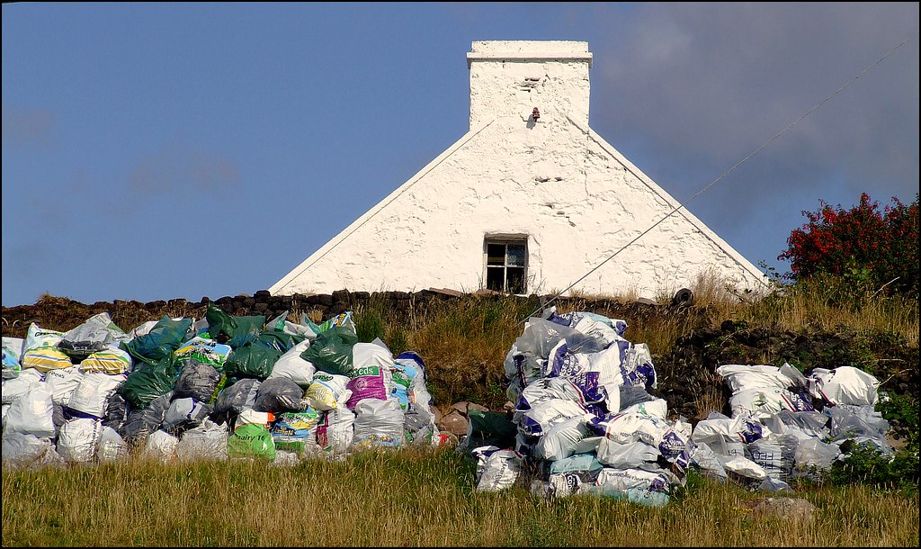 Currane, Achill Cottage Gable A cottage gable end, bags … Flickr