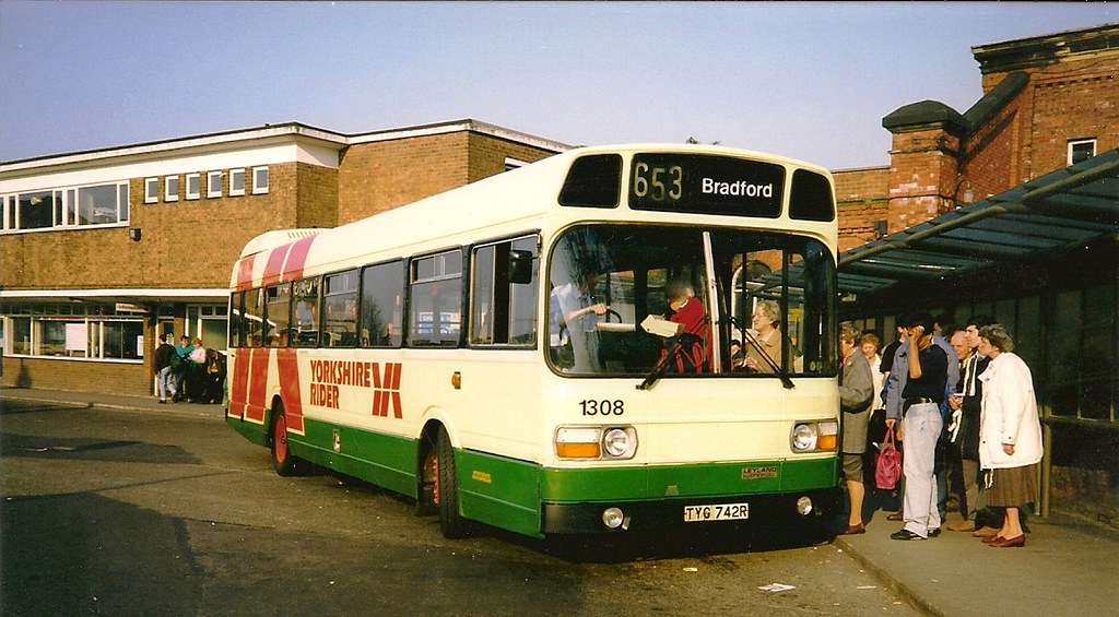 LEYLAND NATIONAL Old harrogate bus station just prior to f… Flickr