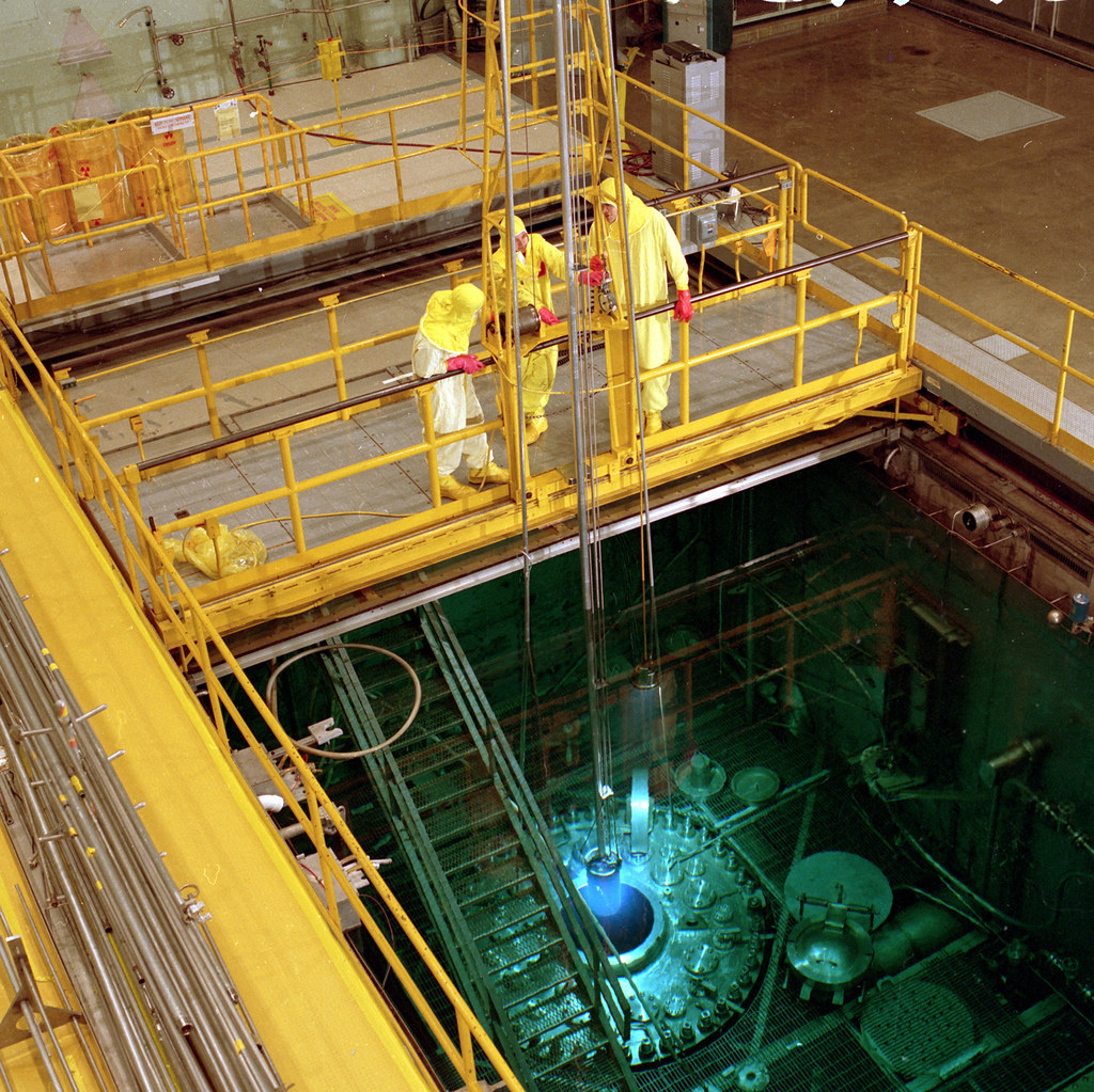 HFIR reactor pool The reactor pool at the High Flux Isotop… Flickr