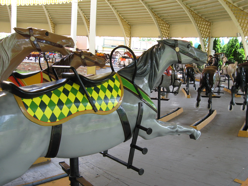 Cedar Downs Cedar Downs racing derby carousel at Cedar Poi… Flickr
