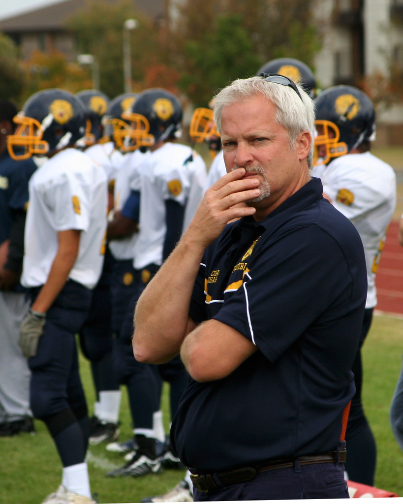 HHS vs. Lakenheath Football The Heidelberg Lions easily br… Flickr