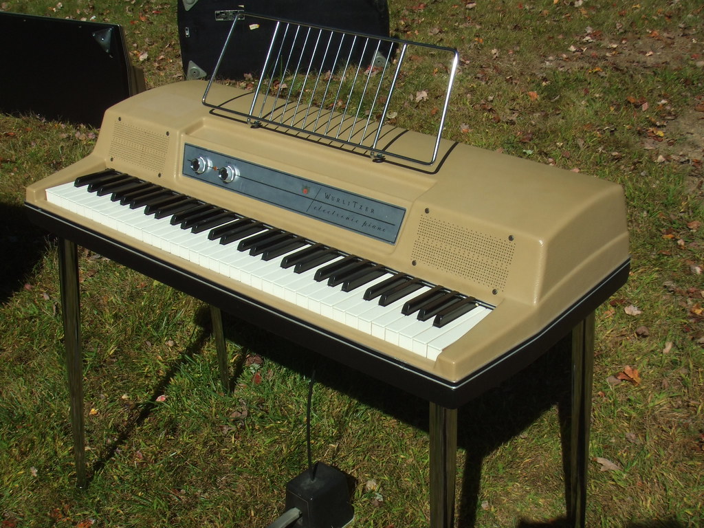 Wurlitzer 200A Electric PIano A 200A tan top Wurlitzer Pia… Flickr