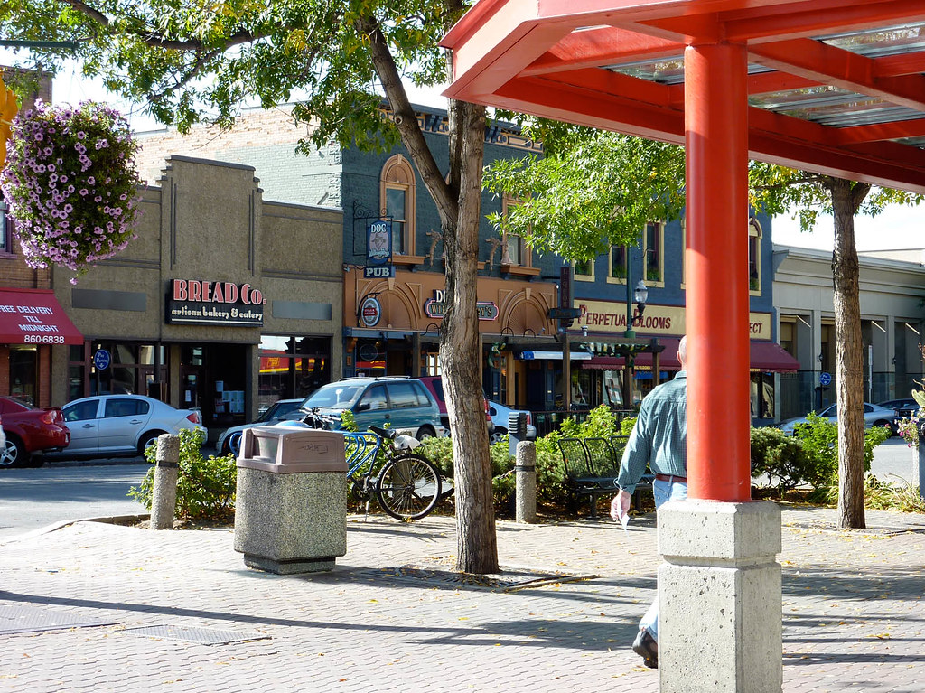 Kelowna Arts and Culture Colourful downtown Kelowna is pac… Flickr