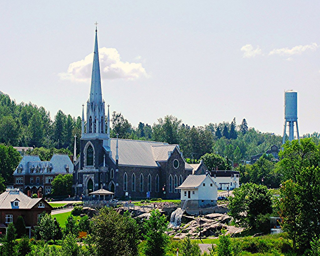 Petite Maison Blanche, Chicoutimi, Quebec The 'Little Whit… Flickr