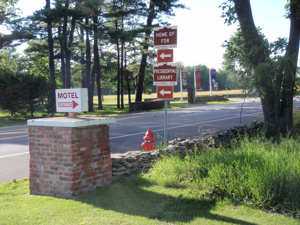 Golden Manor Motel, Hyde Park, NY Reinhold Behringer Flickr