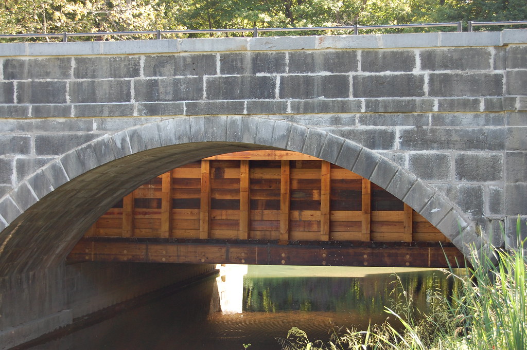 Nine Mile Creek Aqueduct Arch A close up of one of the tow… Flickr