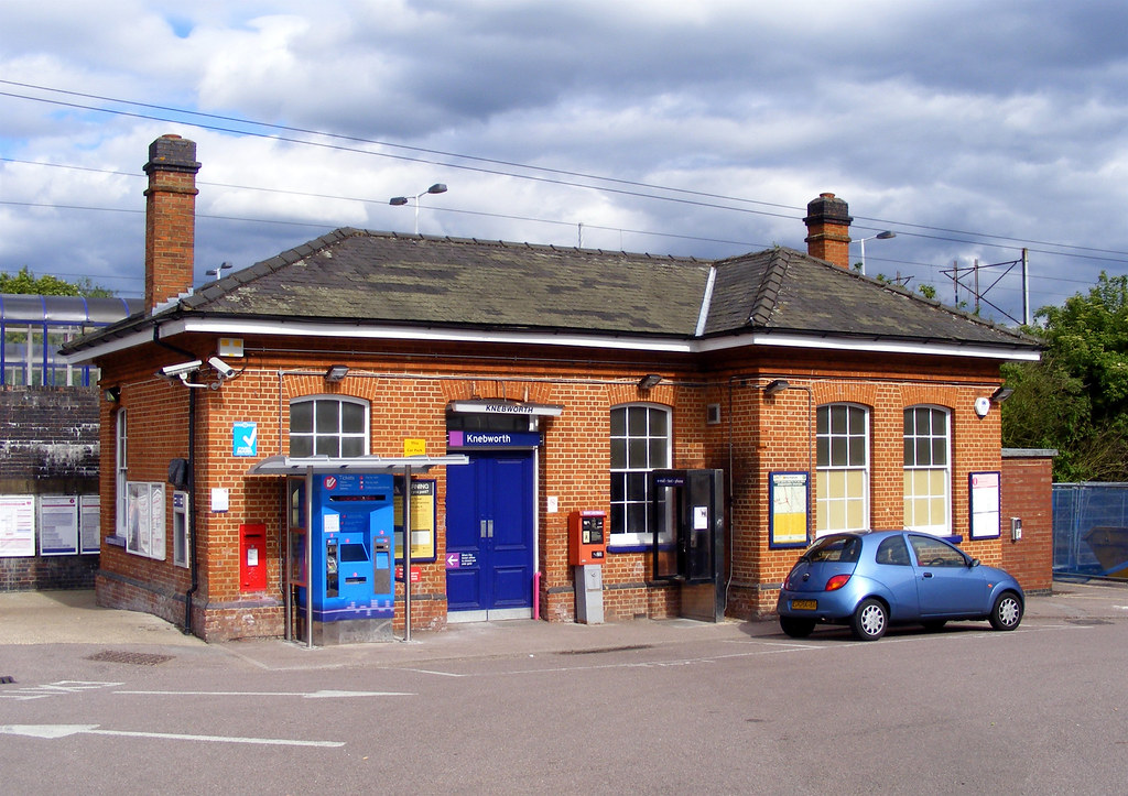 Knebworth station, SG3 Knebworth railway station, Hertford… Flickr