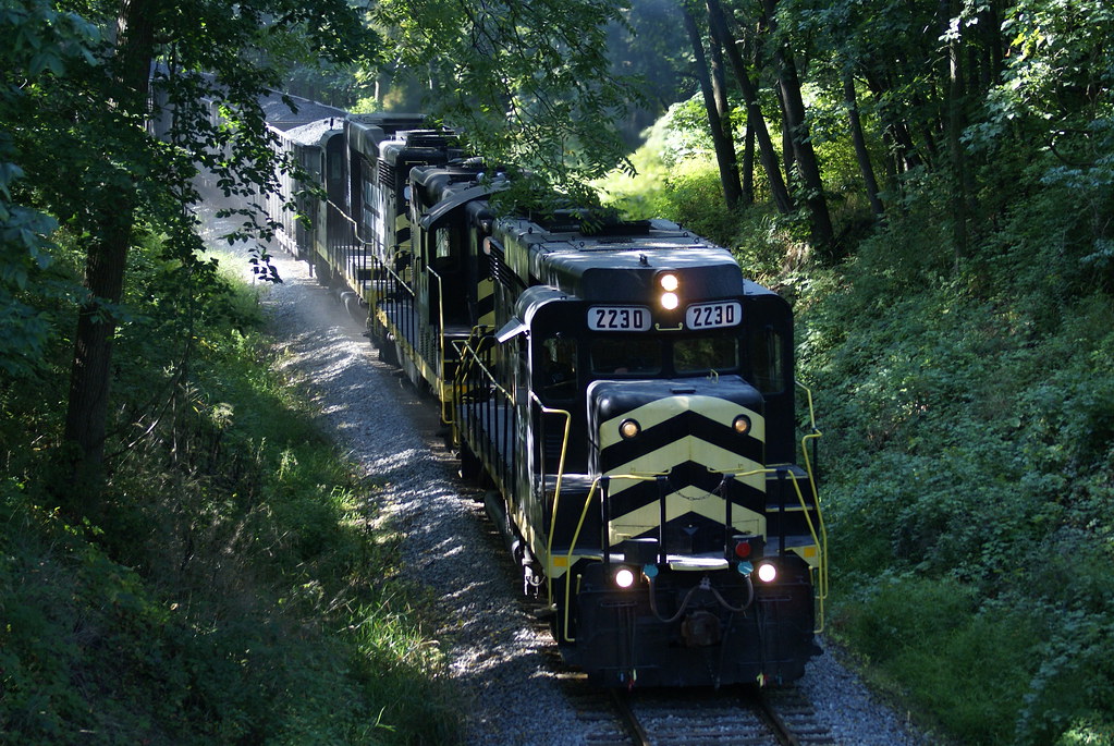 INE and a coal train headed to Endicott Powerplant in Litc… Flickr