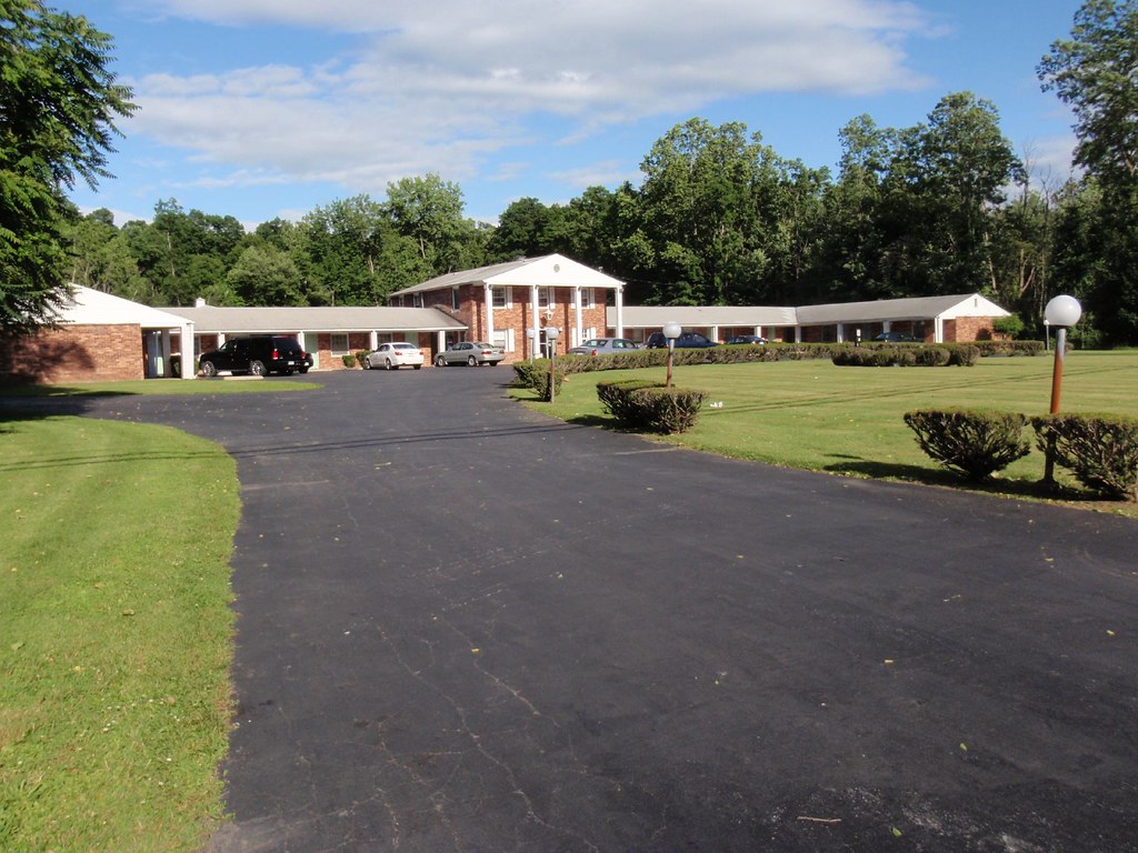 Golden Manor Motel, Hyde Park, NY Reinhold Behringer Flickr