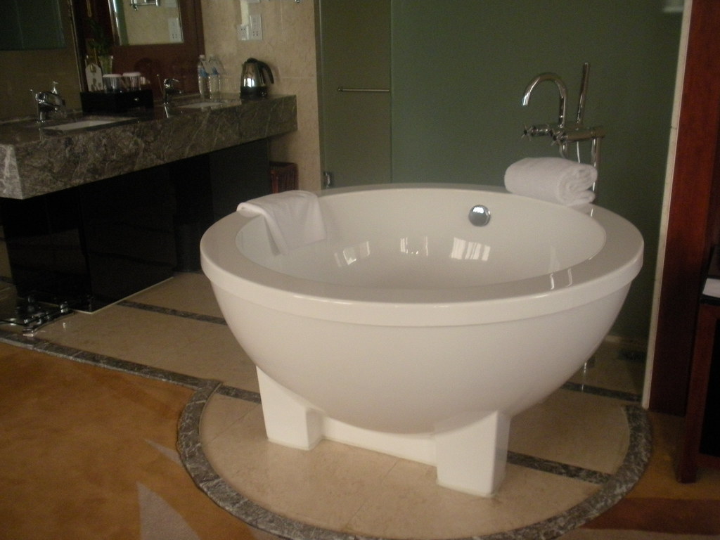 Bathtub at the Best Western in Jinhua, China Very unusual … Flickr