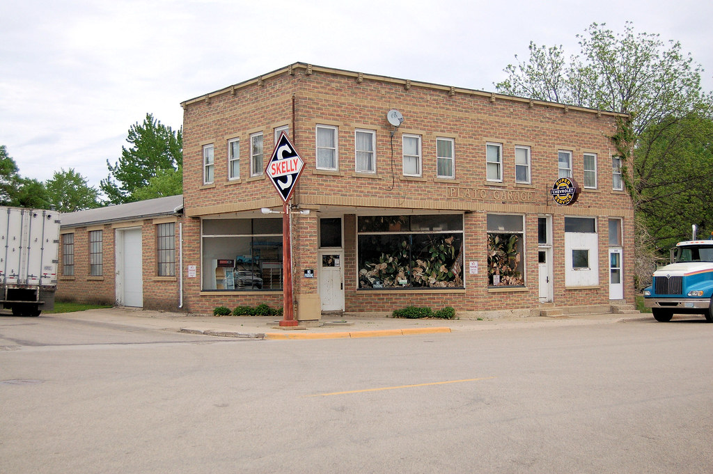 Plato garage Plato, MN. Former Chevy dealer built in 1939 Flickr