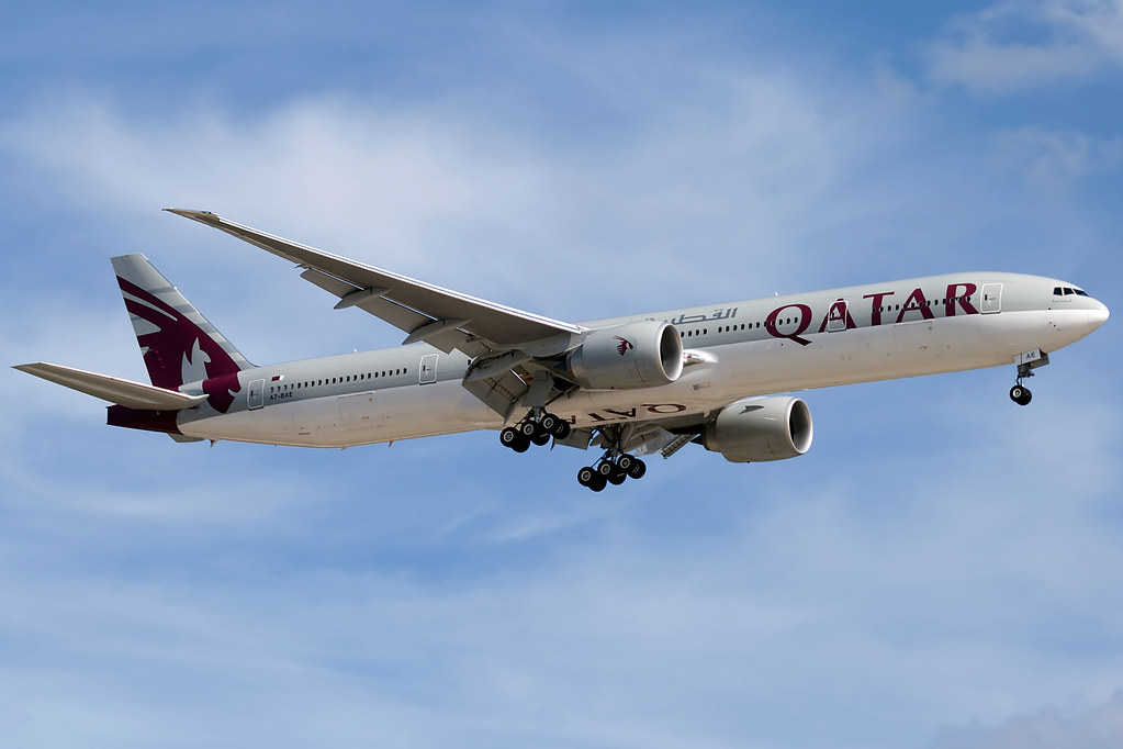 Qatar Airways 777300ER Beautiful aircraft arriving in Hou… Flickr