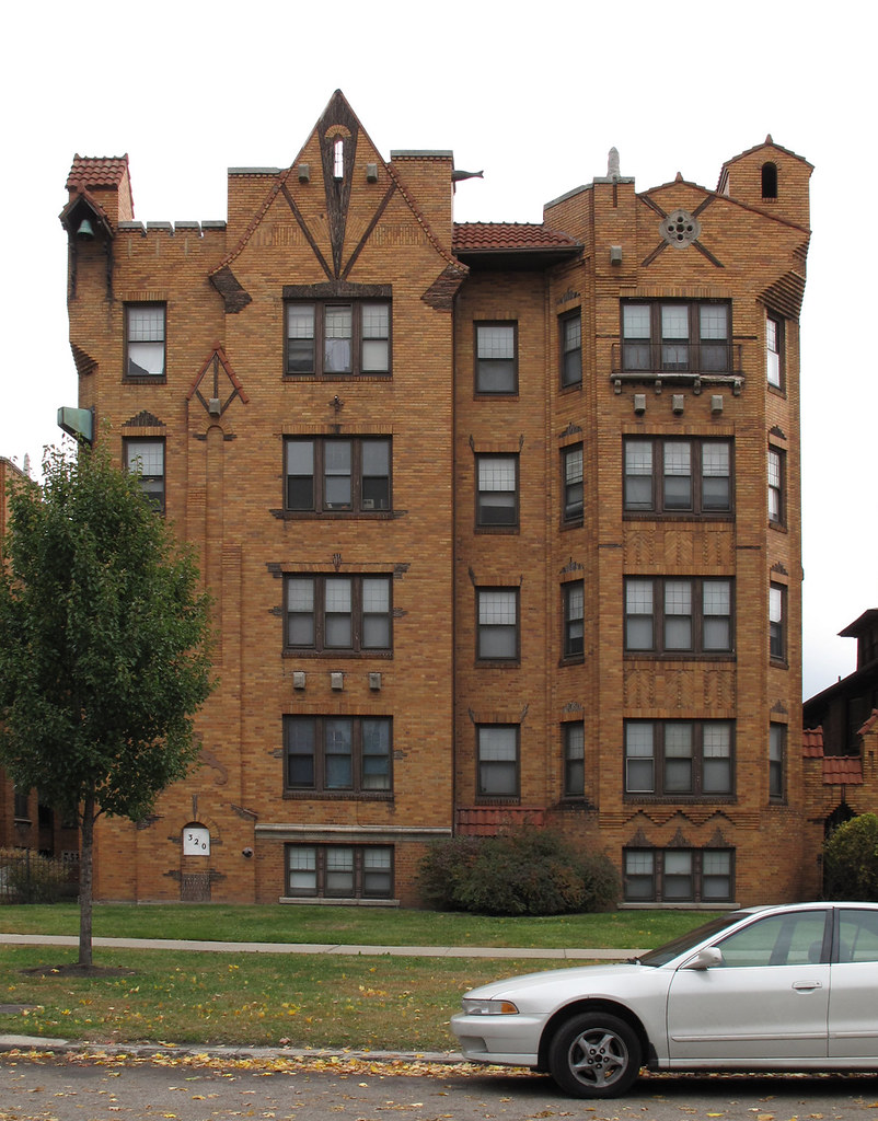 320 East Grand Blvd, Detroit The south wing of a great apa… Flickr
