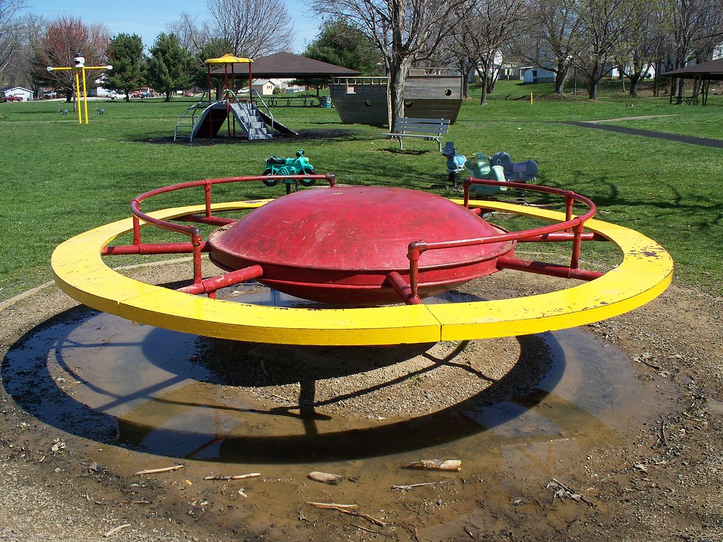 OH Minerva Playground 12 Space age merrygoround at a p… Flickr