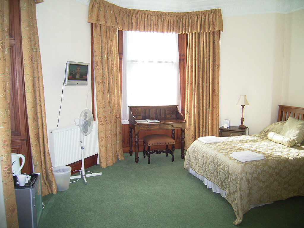 583 Prestwick Guest House, Scotland room 4 LeamDavid Flickr