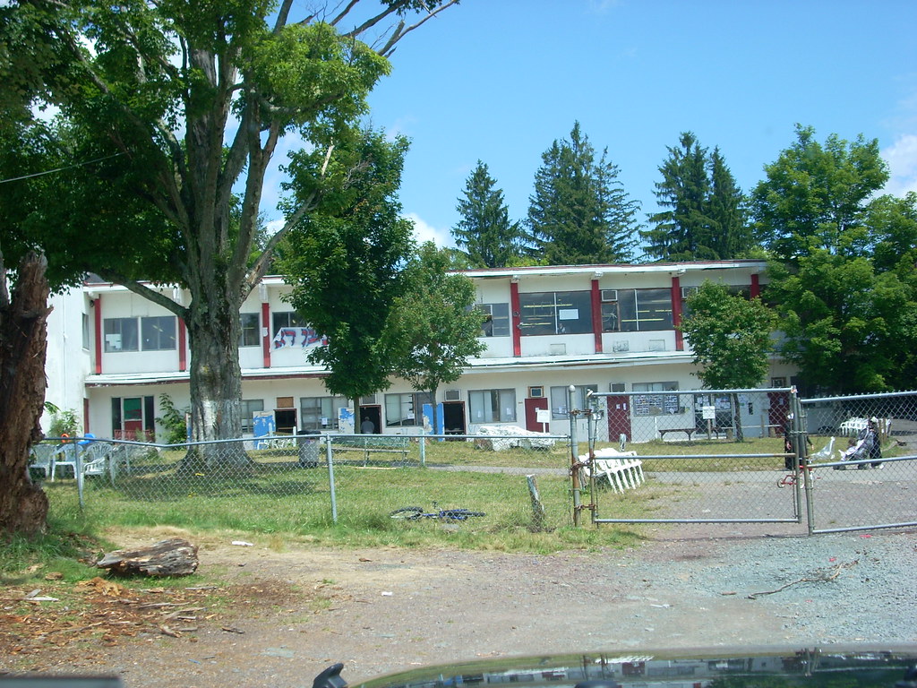 Esther Manor 2 drew976431 Flickr