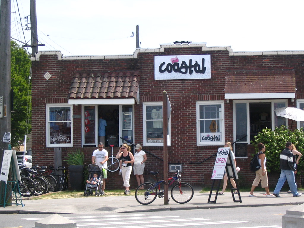 Coastal store and pedestrians near Alki Beach CC0 waiver … Flickr