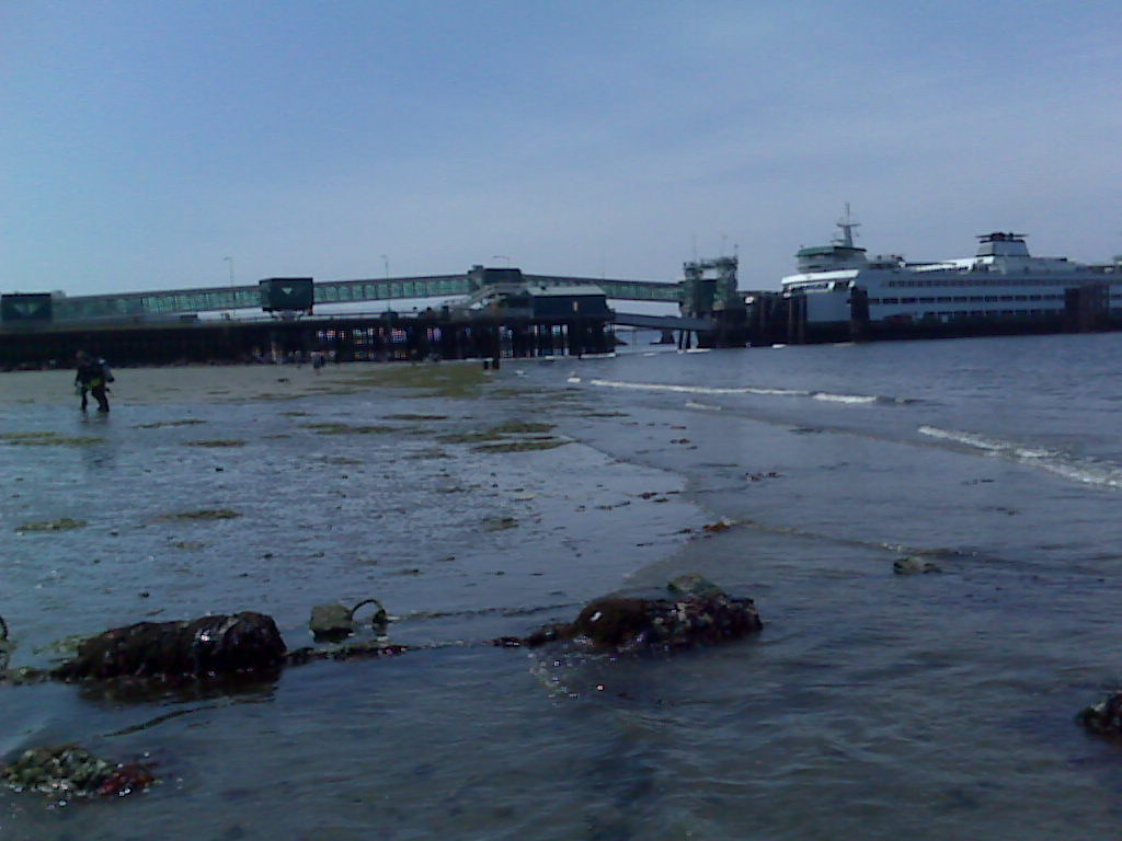 Edmonds Beach The extreme low tide today. 3.6, I do belie… Flickr