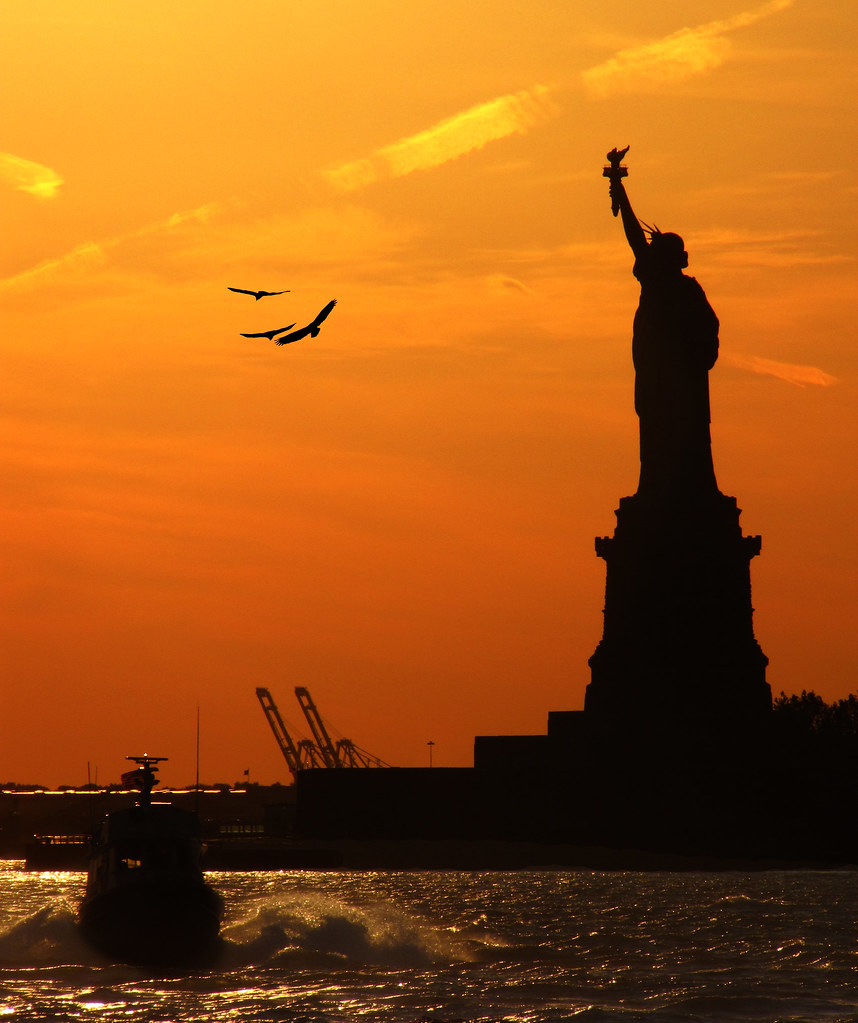 Statue of Liberty during Sunset Sunset behind the Statue o… Flickr