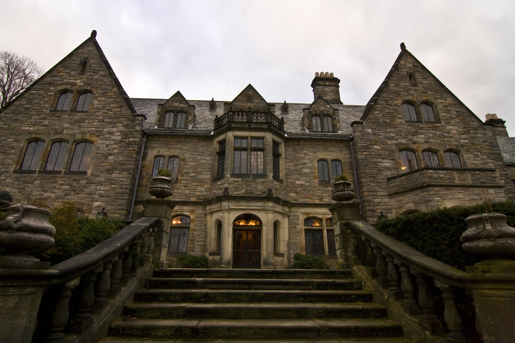 Manor House at 11 mm This is Mill Neck Manor School for th… Flickr