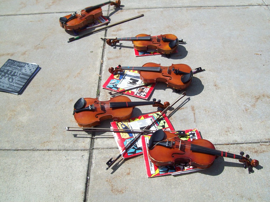 Violins Middle school violin players leave their instrumen… Flickr