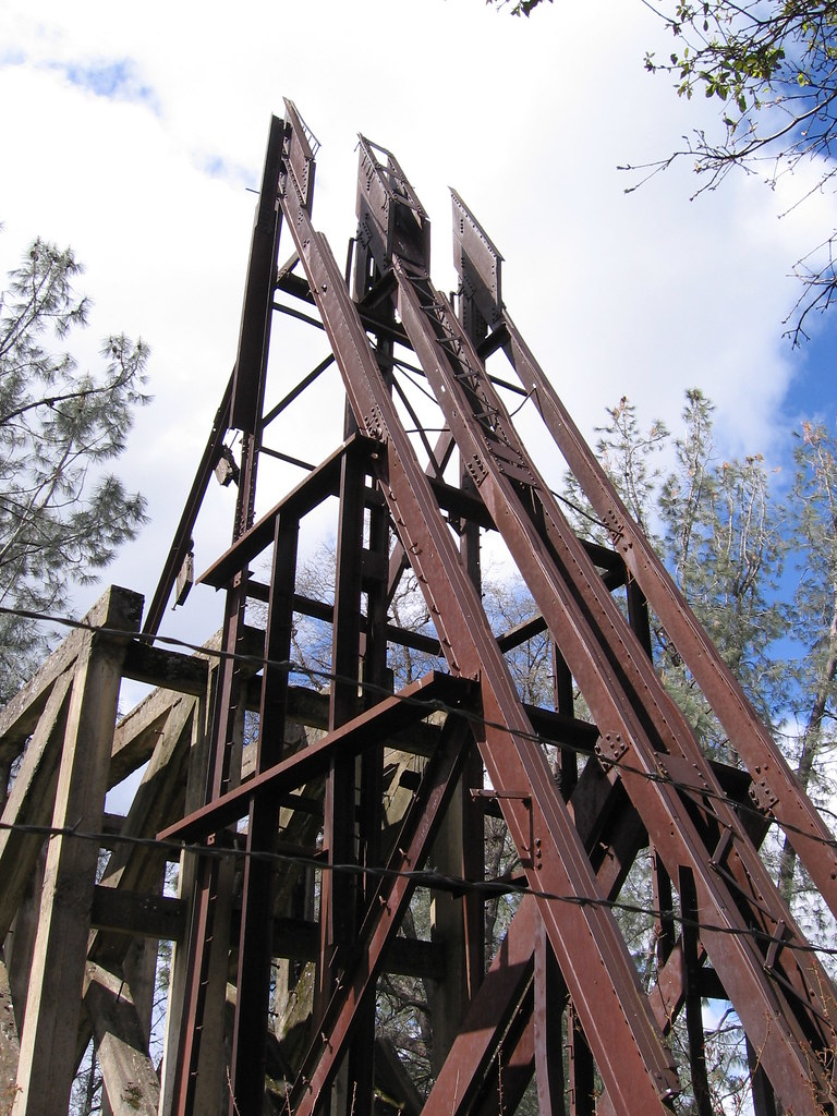 Amador Mines Bunker Hill Mine headframe, Amador City. ghostom Flickr