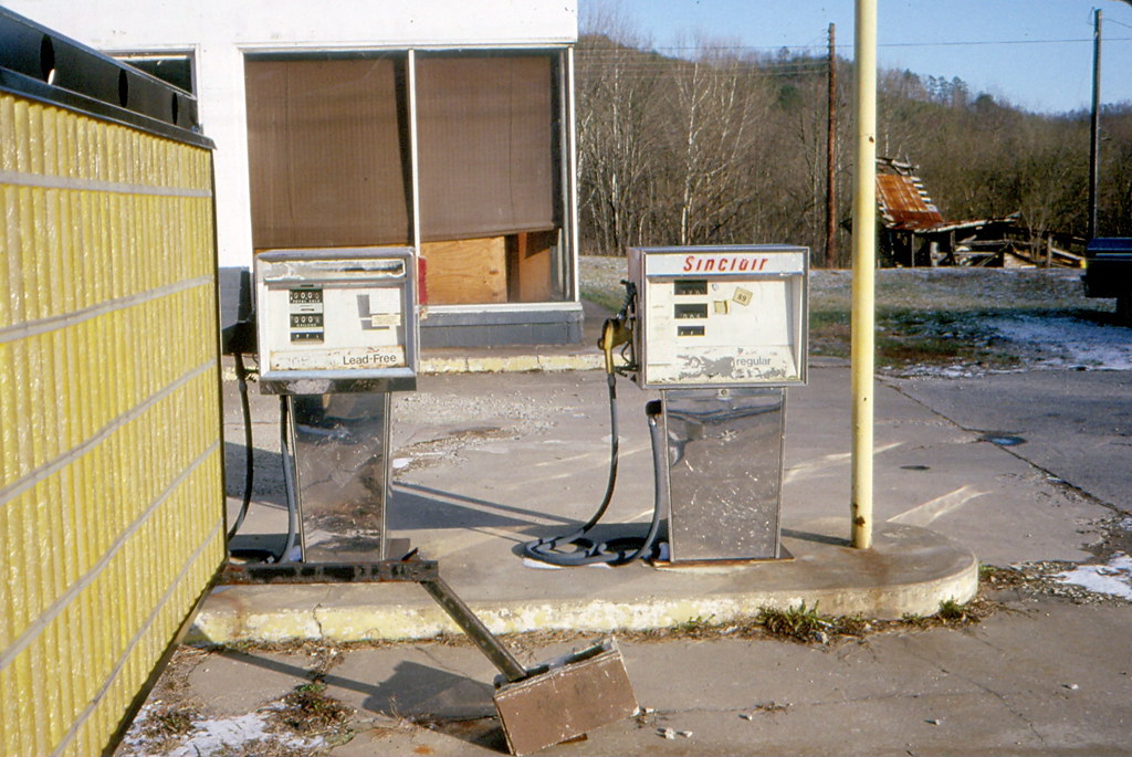 9203C05 Vintage Sinclair gas pumps Livingston KY 1992… Bill