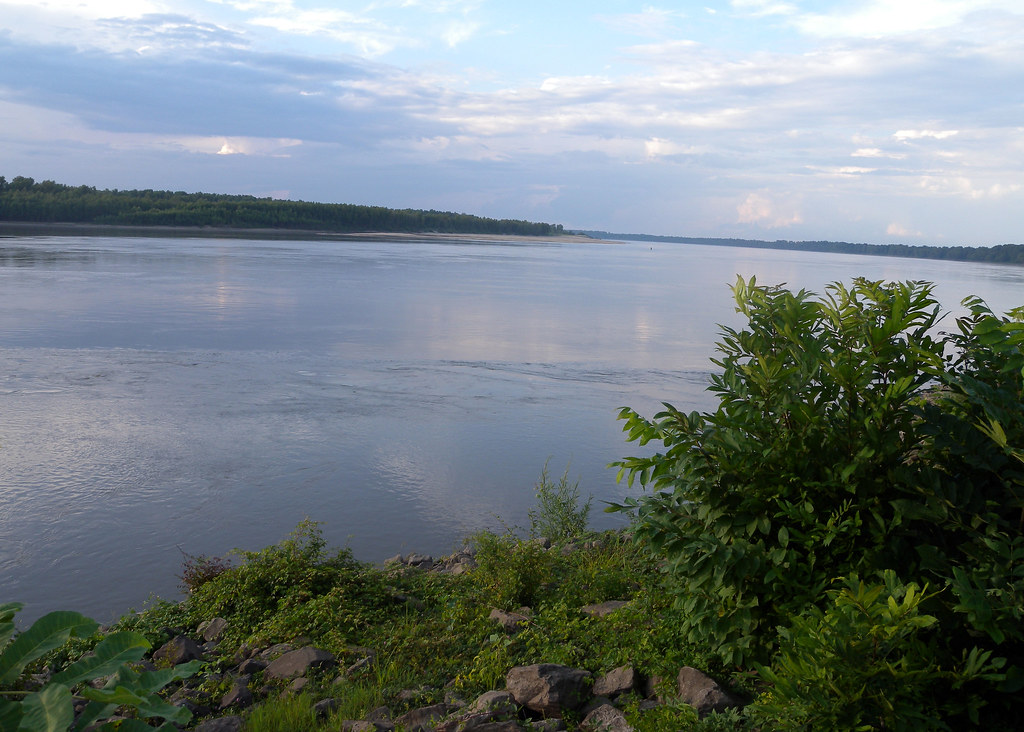 The Mississippi River flowing past the site of Grand Gulf Flickr