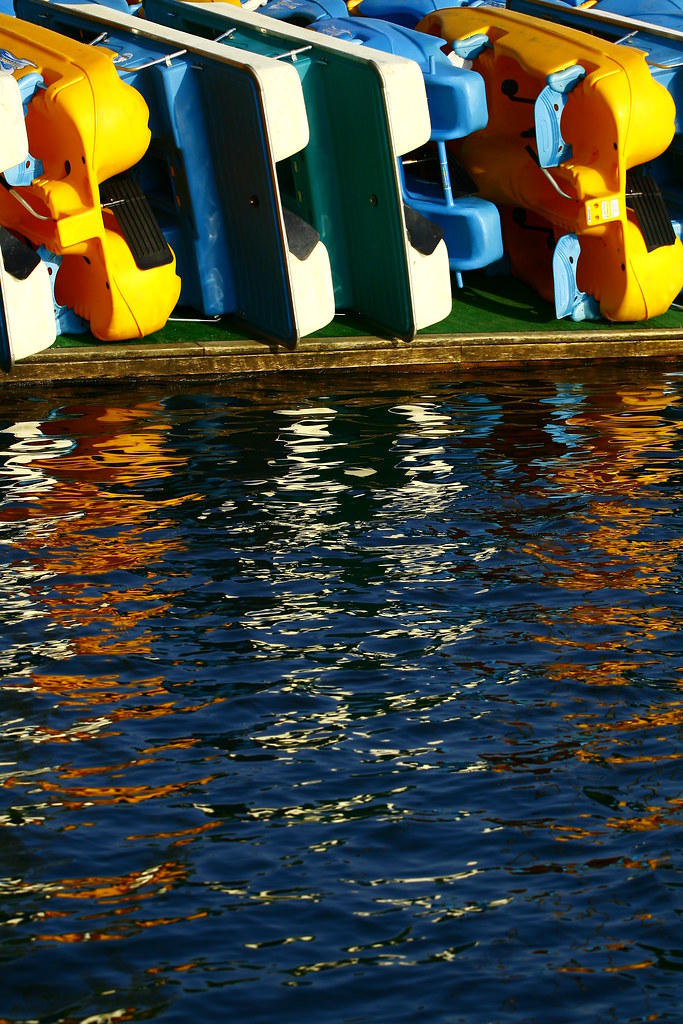 Colours Pedal boats, green lake Seattle[173mm , F/5.6, 1/4… Flickr