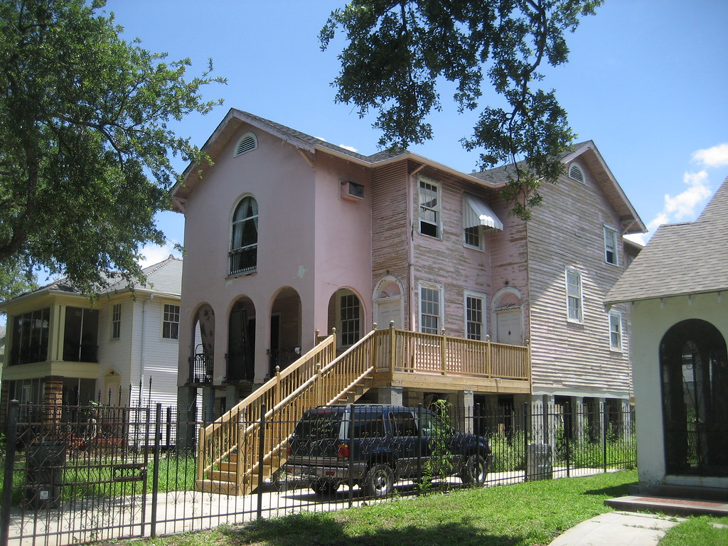 LA Parkway Raised Up Louisiana Avenue Parkway, Broadmoor, … Flickr