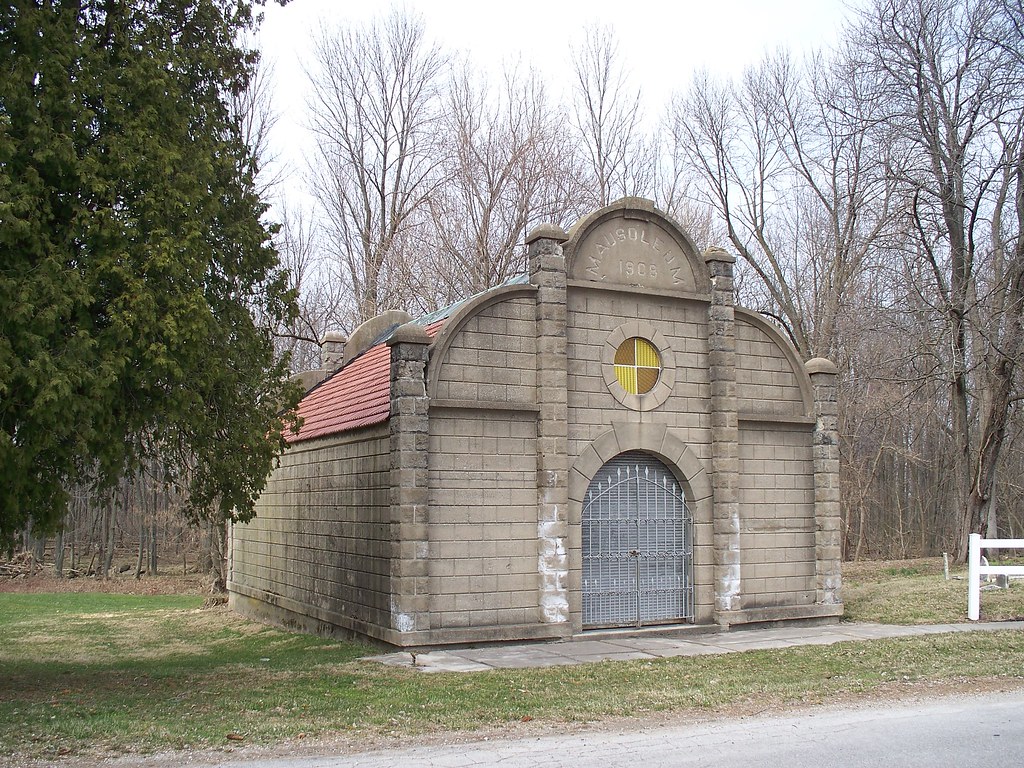 OH Bettsville Mausoleum Mausoleum at a cemetery in Betts… Flickr