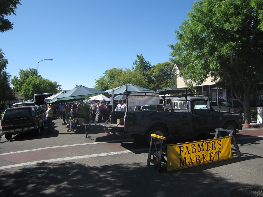 Ukiah Farmer's market Alex SoojungKim Pang Flickr