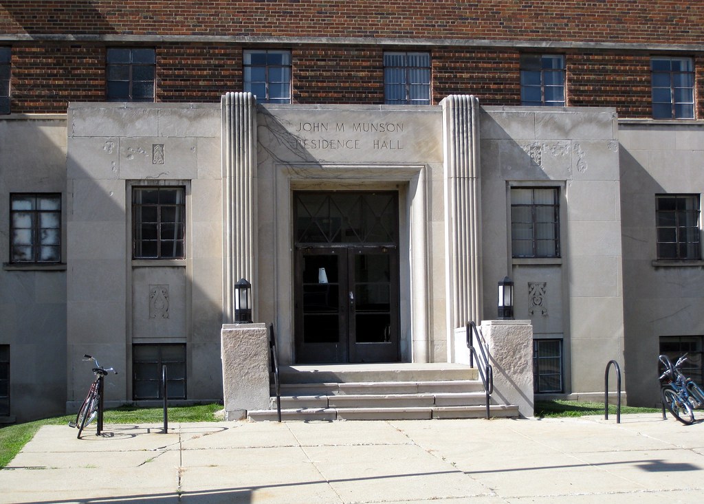 Munson Entrance Munson Residence Hall was built as a dorm … Flickr