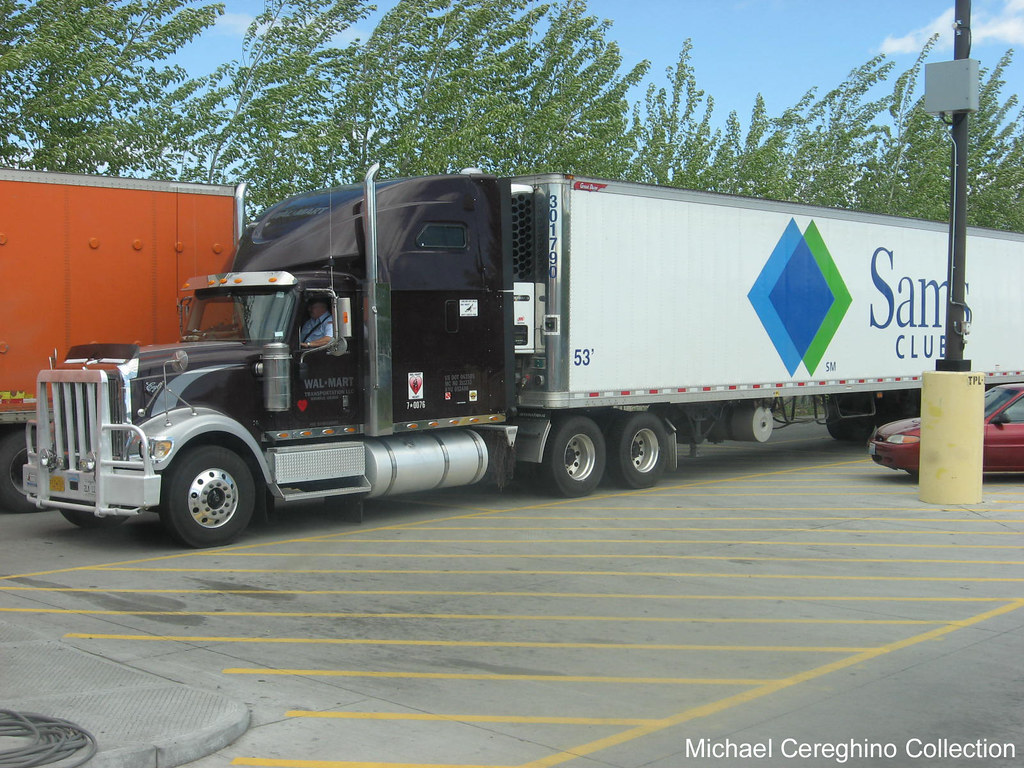 WalMart International 9900 Alaska truck departing Grandvi… Flickr