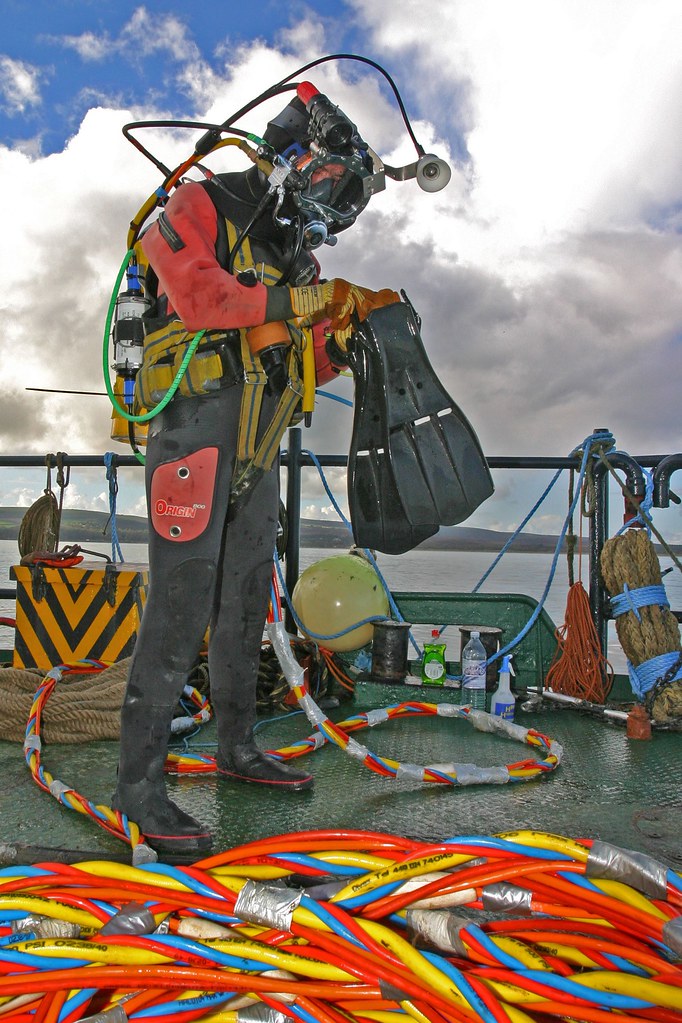 Divers 2 Surfacesupplied diver showing the umbilical. Thi… Flickr