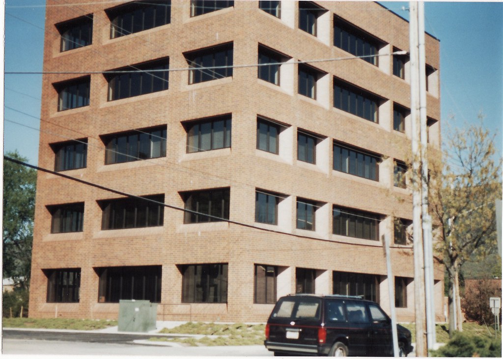 CANAL STREET ELLENVILLE NY MAY 1991 The new bank building … Flickr